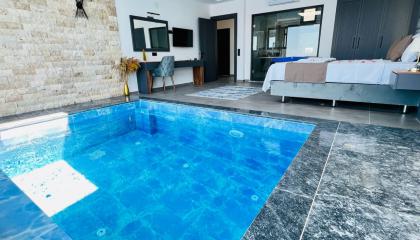 Isıtmalı sıcak havuz